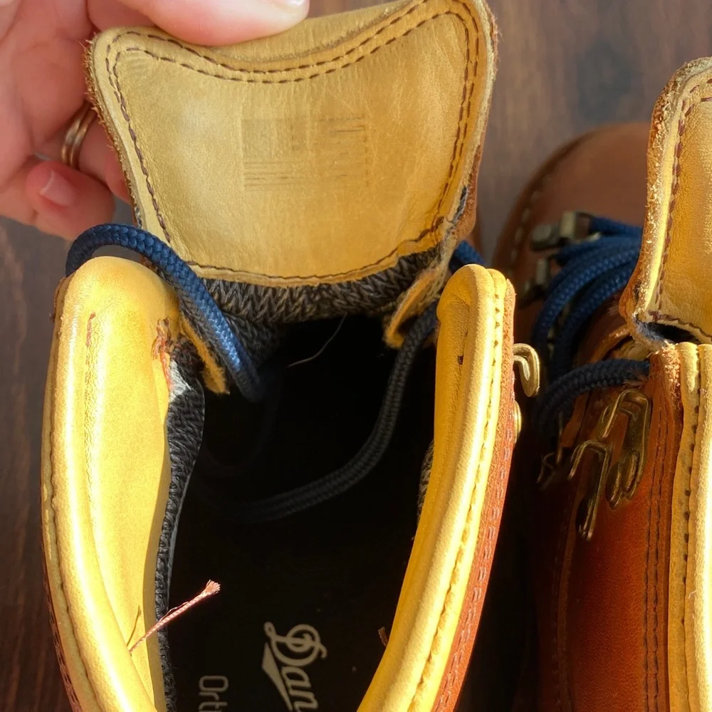 Danner Mountain Pass Cedar Cognac Leather Boots Blue Laces 33277